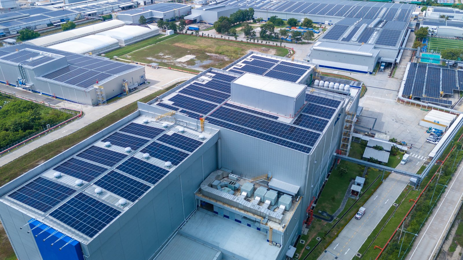commercial solar panel cleaning