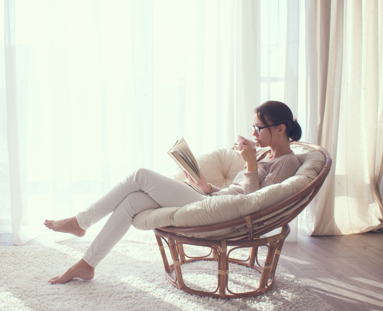 woman relaxing at home with her cosy heat pump